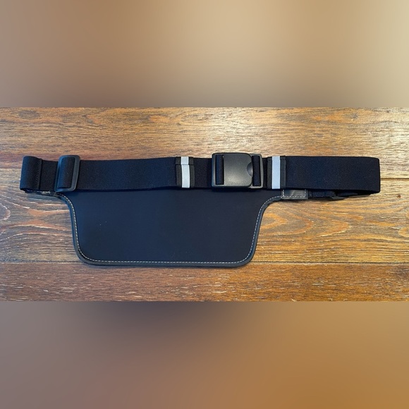 Marika | Travel or Running Fanny Belt Bag | Black w/Reflective | OS - Picture 4 of 5